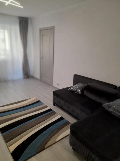 Apartament cu 3 camere decomandat în Tineretului