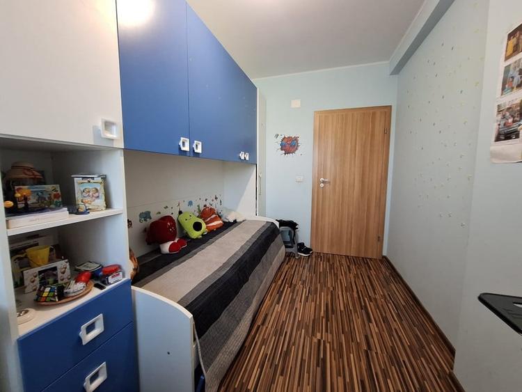 Apartament cu 3 camere decomandat, mobilat în Girocului