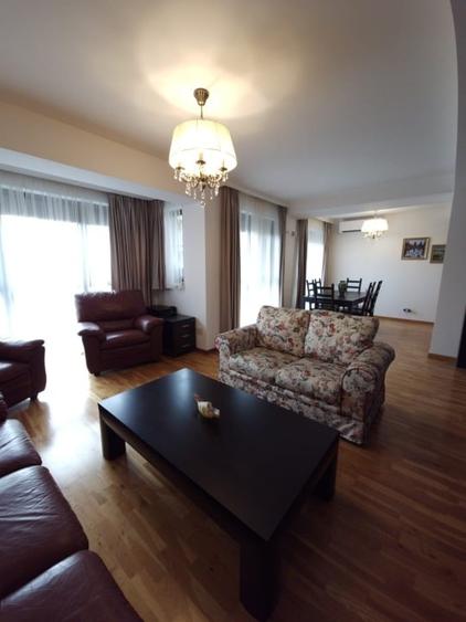 Apartament cu 3 camere decomandat, mobilat în Central