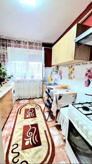 Apartament cu 3 camere semidecomandat în Tătărași