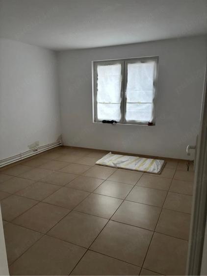 Casă cu 5 camere cu Teren 220 Mp în Central