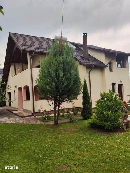 Casă cu 5 camere cu Teren 504 Mp în Central
