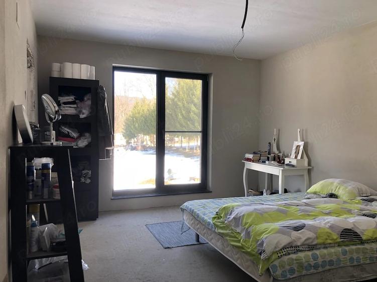 Casă cu 4 camere cu Teren 4150 Mp în Cheile Râșnoavei