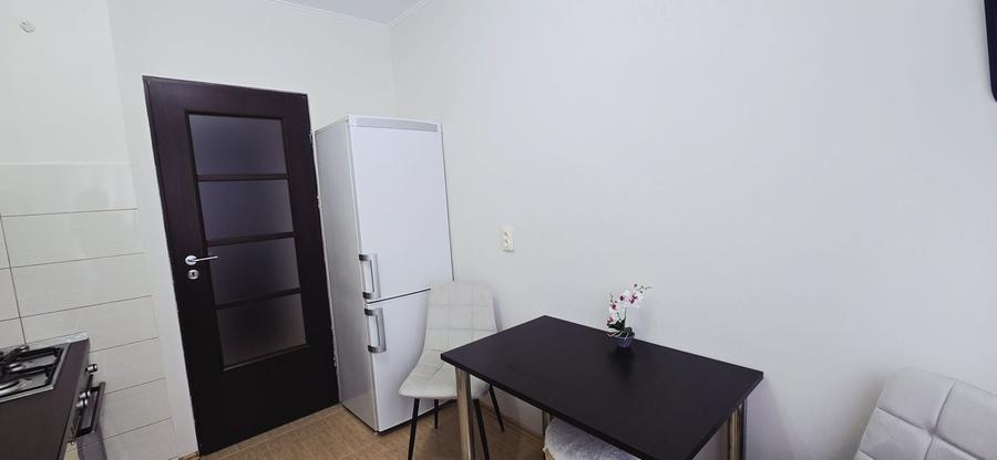 Apartament cu 3 camere semidecomandat în Calea Dumbrăvii