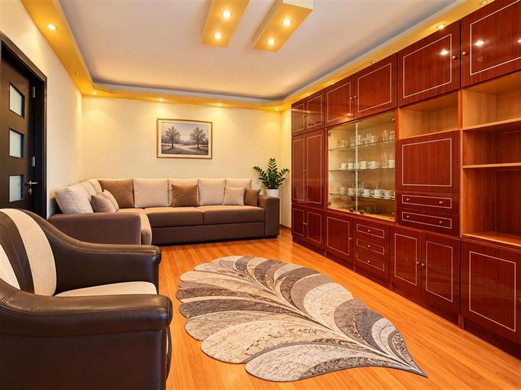 Apartament cu 2 camere decomandat, mobilat în Titan