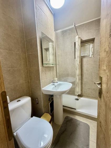 Apartament de inchiriat cu 4 camere in zona Tractorul pe Strada Aurel Vlaicu 110 la parter - 8