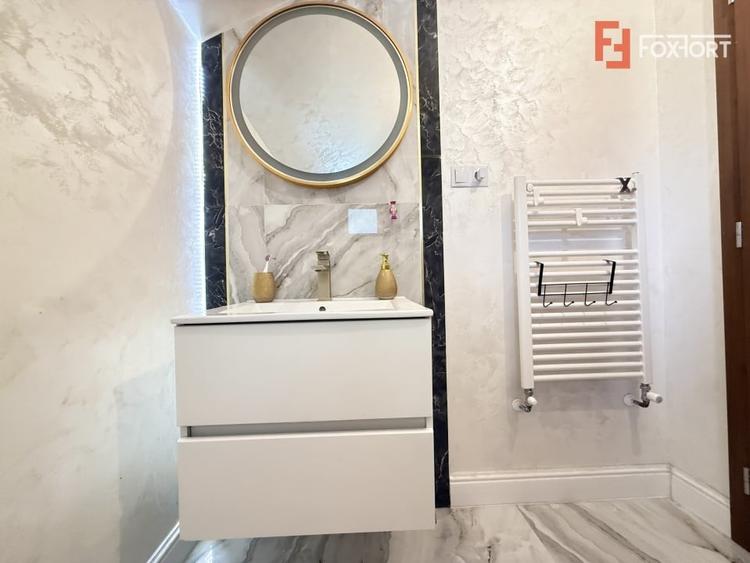 Casă individuală cu 5 camere cu Piscina în Giroc