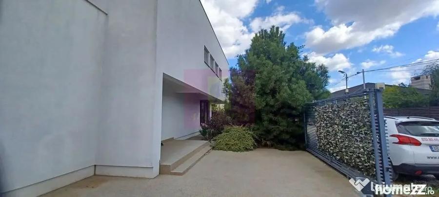 Casă cu 7 camere cu Teren 508 Mp în Săbăreni
