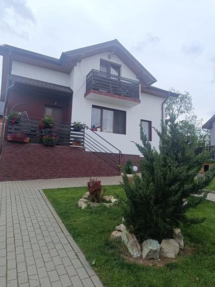 Casă cu 4 camere în Central