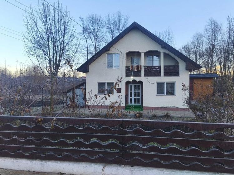 Casă cu 5 camere cu Teren 1000 Mp în Grămești