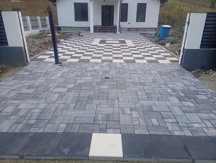 Casă cu Teren 1600 Mp în Central