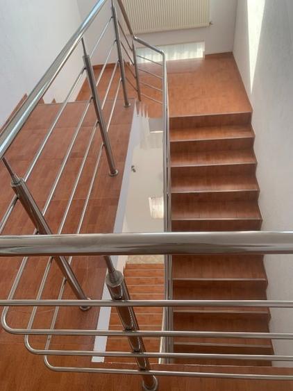 Casă individuală cu 7 camere cu Canalizare în Prelungirea Ghencea