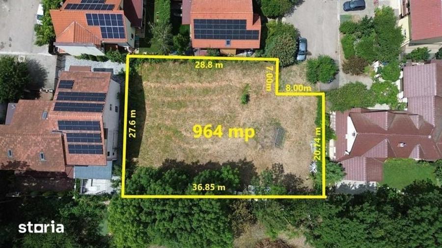 Teren de 964 mp, în Est