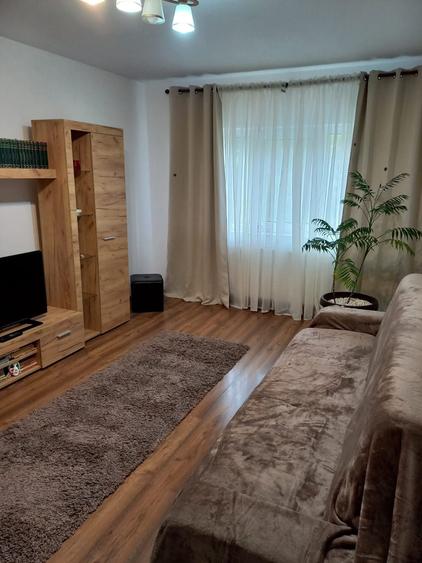 Apartament cu 3 camere decomandat în Radu Negru