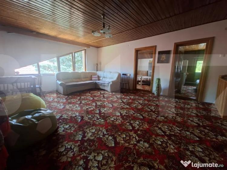 Casă cu 8 camere cu Teren 4500 Mp în Vâlcele
