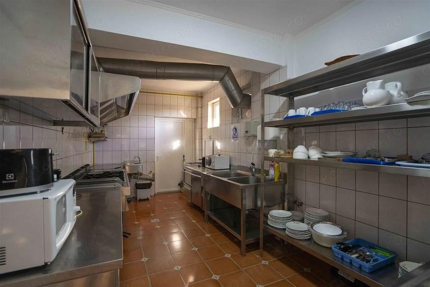 Spațiu comercial, de 599 mp, în Sânmartin