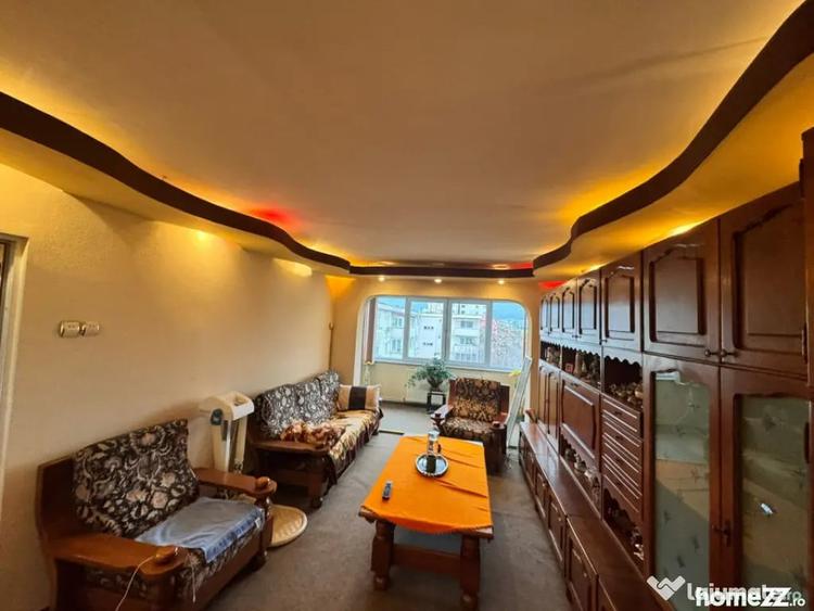 Apartament cu 4 camere decomandat, mobilat în Central
