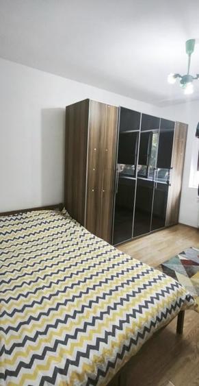 Apartament cu 3 camere semidecomandat în Florești