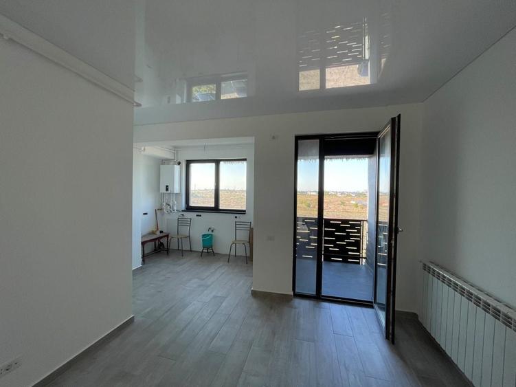 Apartament cu 3 camere semidecomandat în Km 5