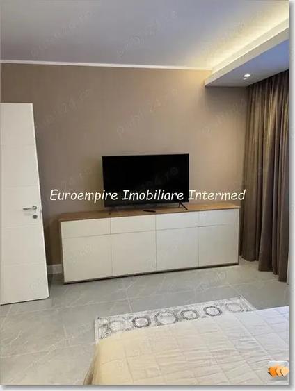 Apartament cu 3 camere decomandat în Palazu Mare