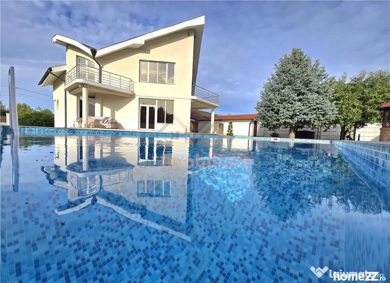 Casă cu 6 camere cu Piscina în Sânmartin