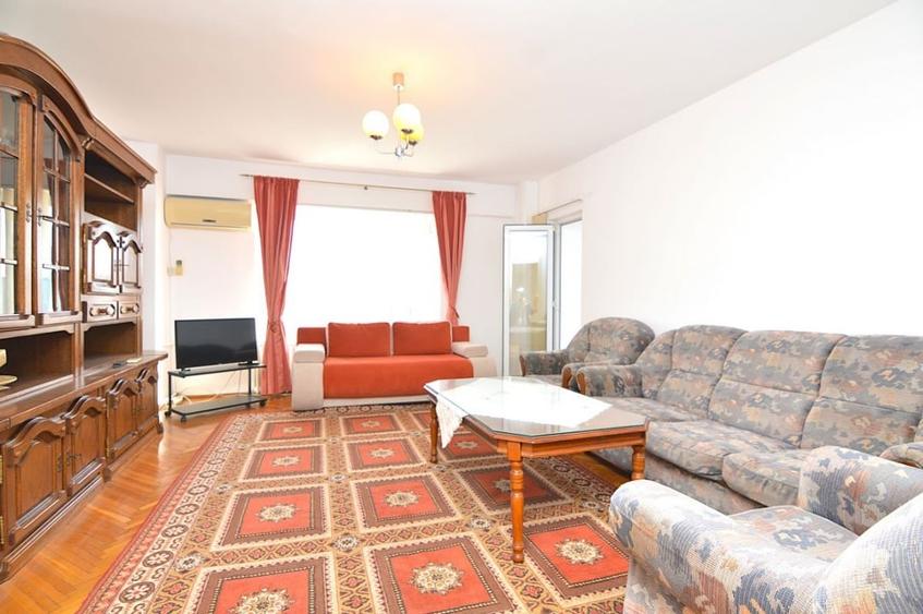 Apartament cu 3 camere decomandat, mobilat în Unirii
