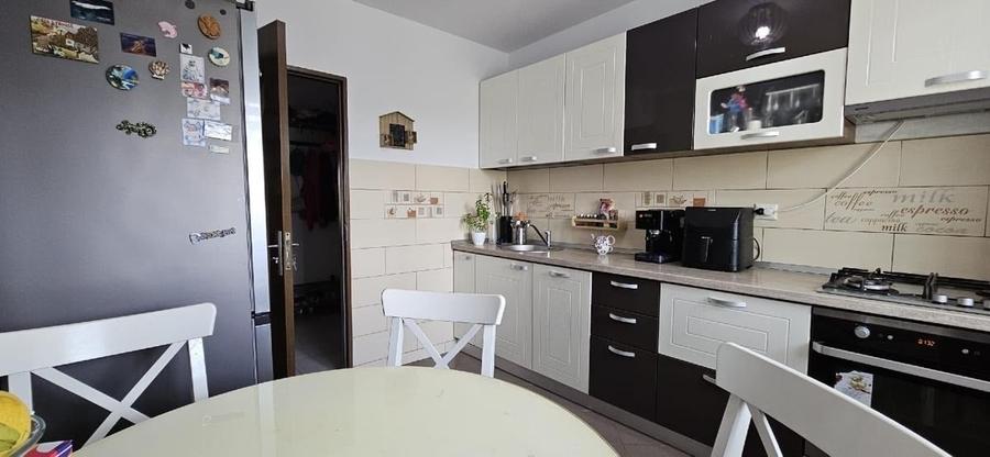 Apartament cu 3 camere decomandat în Dristor