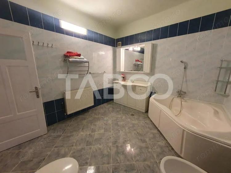 Casă cu 6 camere cu Canalizare în Central