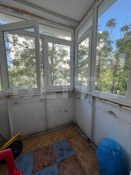 Apartament cu 4 camere nedecomandat în Sebastian