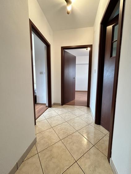 Apartament cu 3 camere decomandat, mobilat în P-ța Alba Iulia