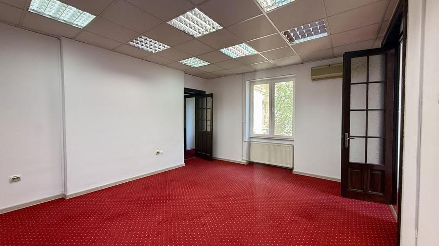 Birou, de 124 mp, în Romană