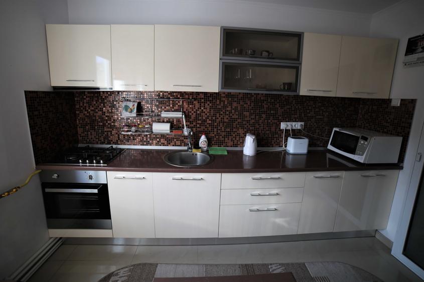 Apartament cu 3 camere semidecomandat în Ultracentral