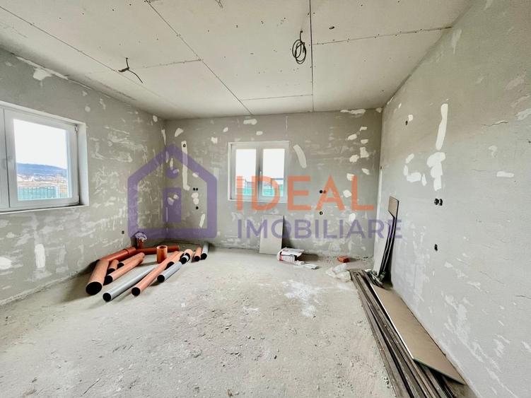 Duplex cu 4 camere cu Canalizare în Mohu