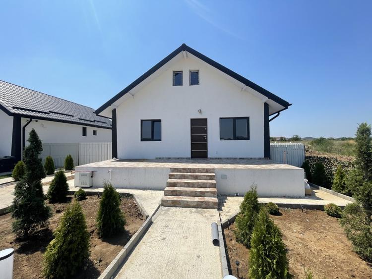 Casă individuală cu 3 camere cu Teren 250 Mp în Clinceni