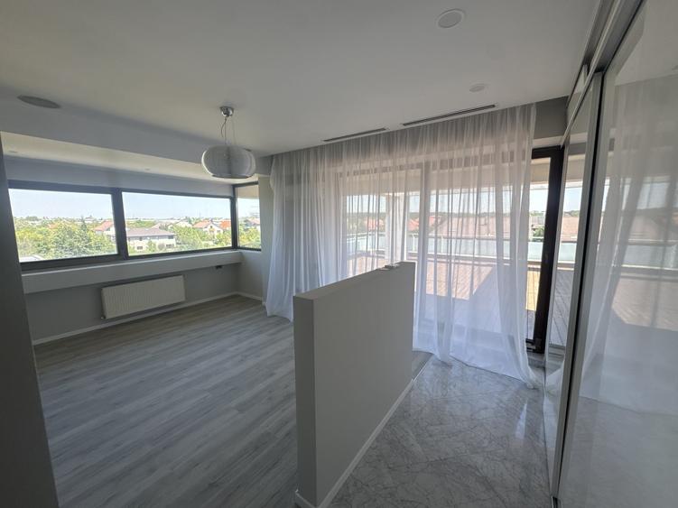 Apartament cu 4 camere decomandat, mobilat în Băneasa