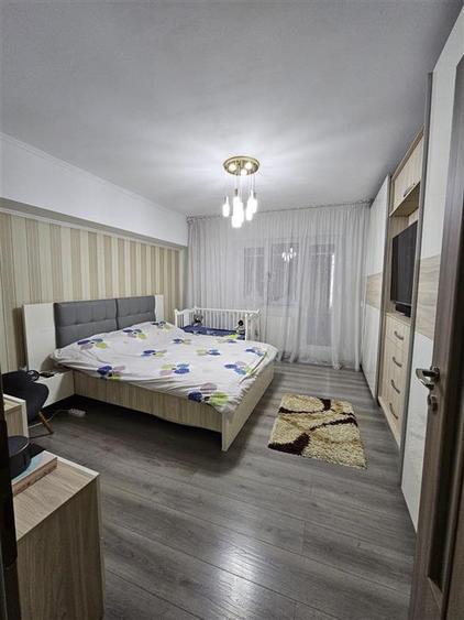 Apartament cu 3 camere decomandat în Călărași