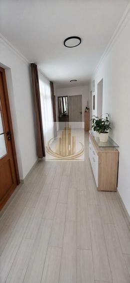 Casă individuală cu 4 camere cu Piscina în Plopi