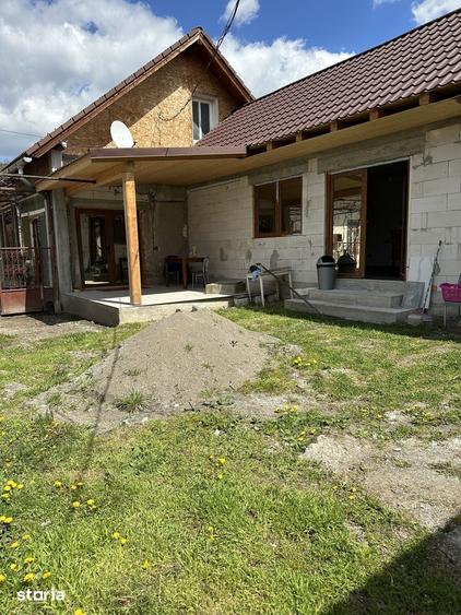Casă cu 5 camere cu Teren 1430 Mp în Gurghiu