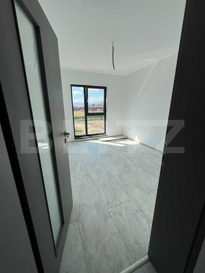 Apartament cu 3 camere decomandat, mobilat în Cristian