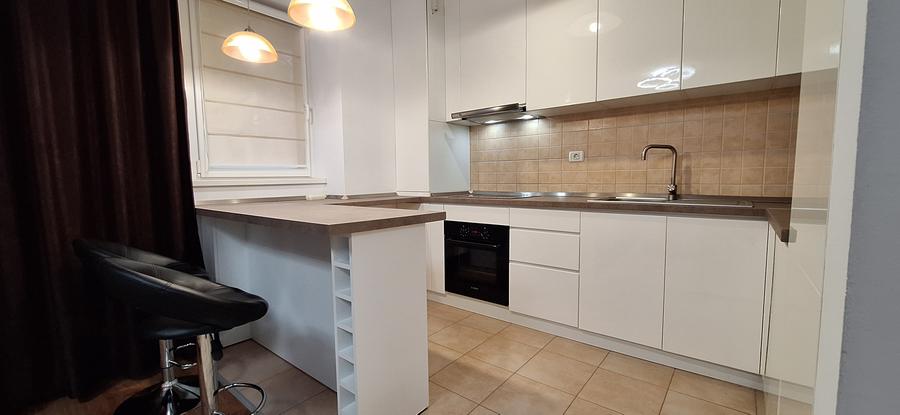 Apartament cu 3 camere decomandat, mobilat în Torontalului