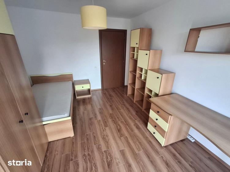 Apartament cu 3 camere decomandat în Pajura