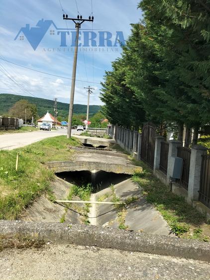 Casă individuală cu 4 camere cu Teren 2300 Mp în Stâlpeni