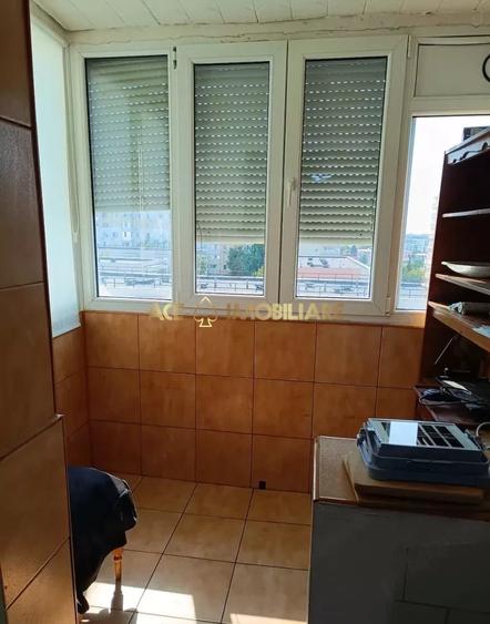Apartament cu 3 camere decomandat, mobilat în Vitan