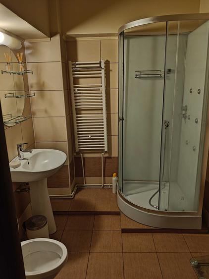 Apartament cu 3 camere decomandat în Prundu