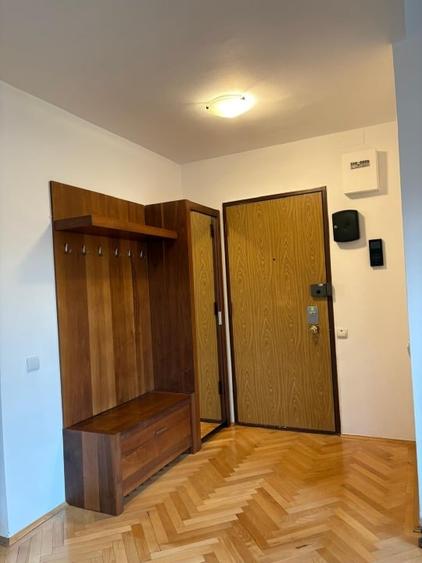 Apartament cu 3 camere decomandat, mobilat în Cotroceni