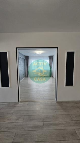 Apartament cu 3 camere semidecomandat în Est