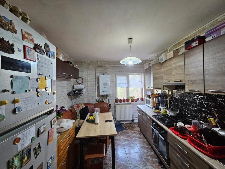 Apartament cu 4 camere decomandat, mobilat în Steaua