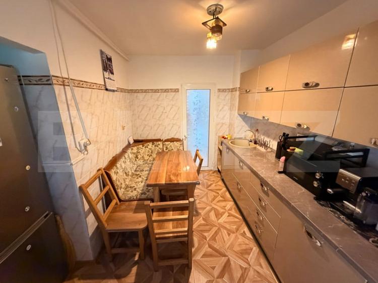Apartament cu 3 camere decomandat în Micro 11