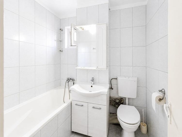 Apartament cu 3 camere semidecomandat, mobilat în Olimpia-Stadion