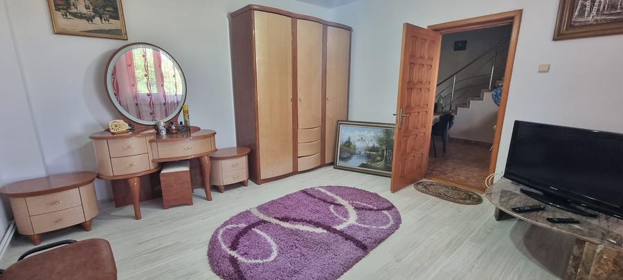 Casă individuală cu 7 camere cu Teren 5000 Mp în Căteasca